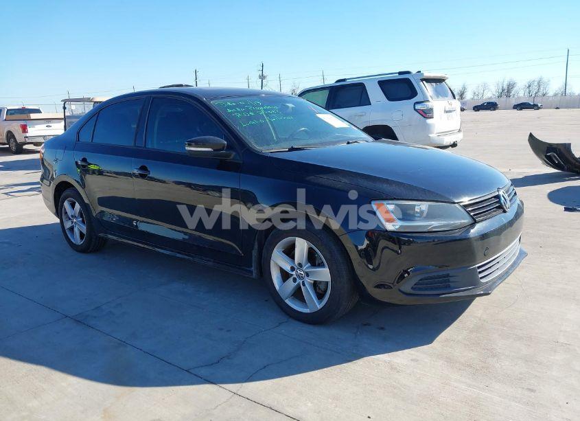2011 Volkswagen Jetta 2.0L TDI (VIN 3VWLL7AJ8BM053370) main photo