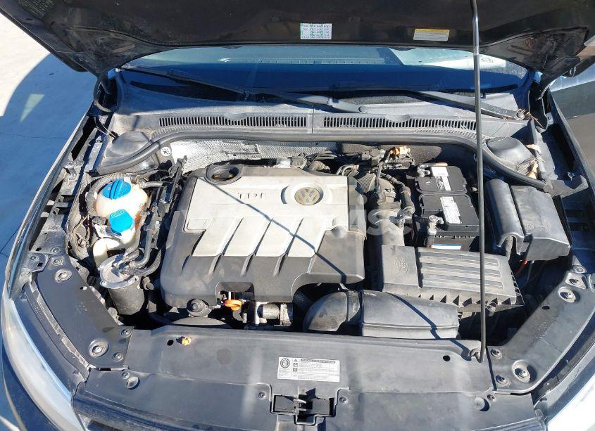 Photo 10 of 2011 Volkswagen Jetta 2.0L TDI (VIN 3VWLL7AJ8BM053370)