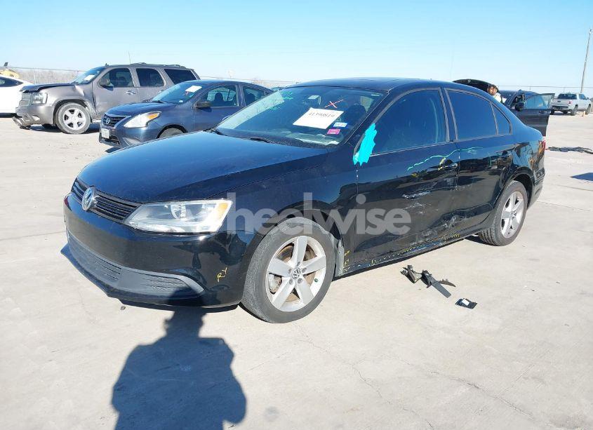 Photo 2 of 2011 Volkswagen Jetta 2.0L TDI (VIN 3VWLL7AJ8BM053370)