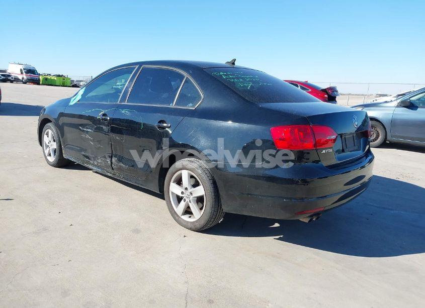 Photo 3 of 2011 Volkswagen Jetta 2.0L TDI (VIN 3VWLL7AJ8BM053370)