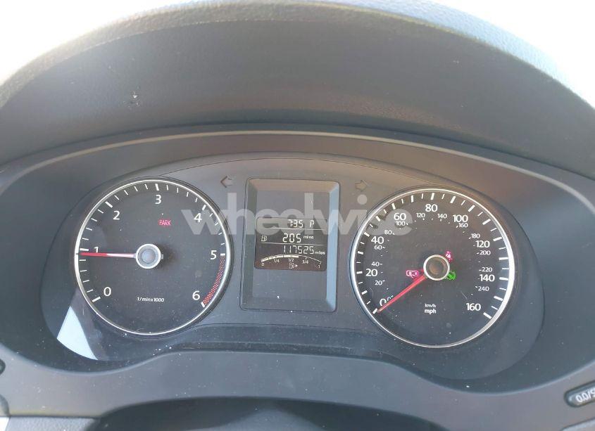 Photo 7 of 2011 Volkswagen Jetta 2.0L TDI (VIN 3VWLL7AJ8BM053370)