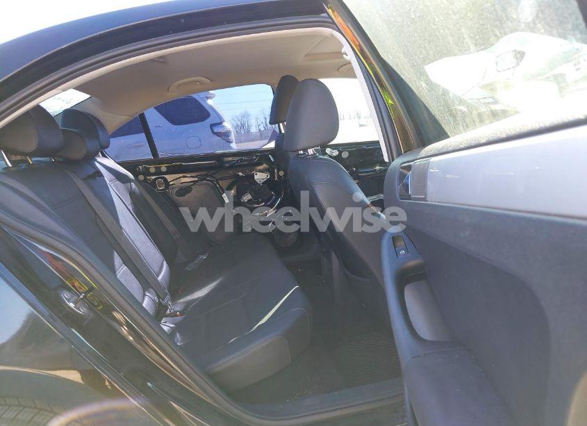 Photo 8 of 2011 Volkswagen Jetta 2.0L TDI (VIN 3VWLL7AJ8BM053370)