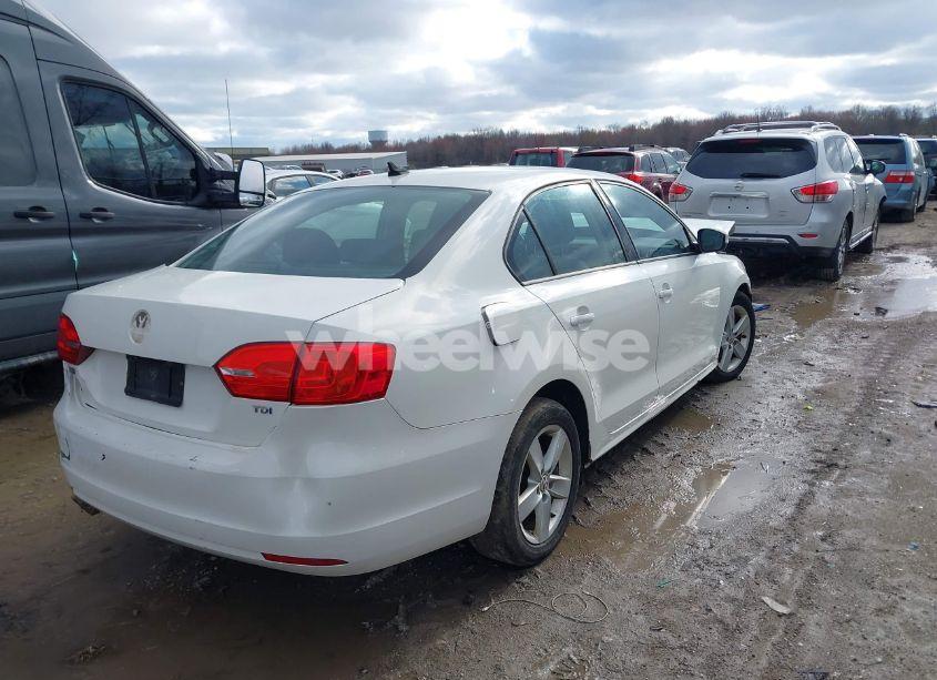 Photo 4 of 2012 Volkswagen Jetta 2.0L TDI (VIN 3VWLL7AJ8CM094552)