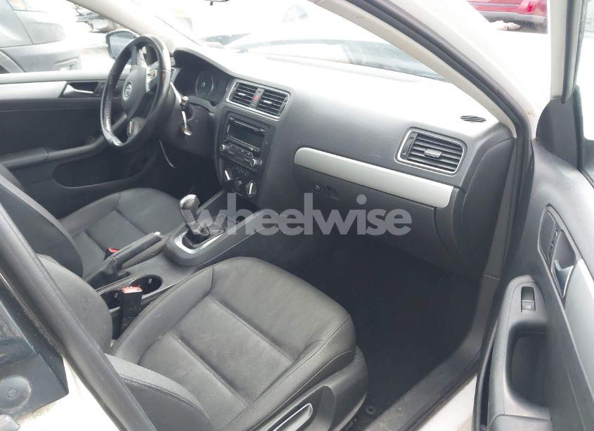 Photo 5 of 2012 Volkswagen Jetta 2.0L TDI (VIN 3VWLL7AJ8CM094552)