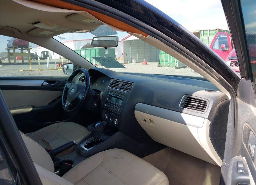 Photo 5 of 2012 Volkswagen Jetta TDI (VIN 3VWLL7AJ8CM334389)