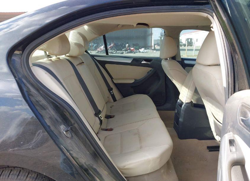 Photo 8 of 2012 Volkswagen Jetta TDI (VIN 3VWLL7AJ8CM334389)