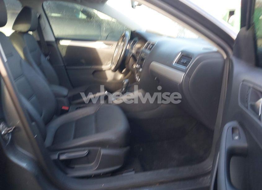 Photo 5 of 2012 Volkswagen Jetta 2.0L TDI (VIN 3VWLL7AJ8CM414811)