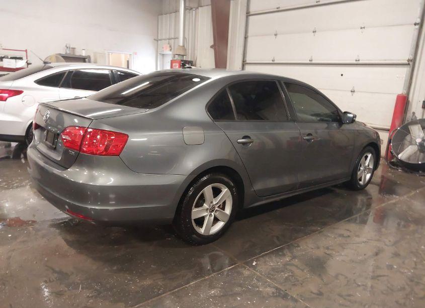 Photo 4 of 2012 Volkswagen Jetta 2.0L TDI (VIN 3VWLL7AJ8CM415652)