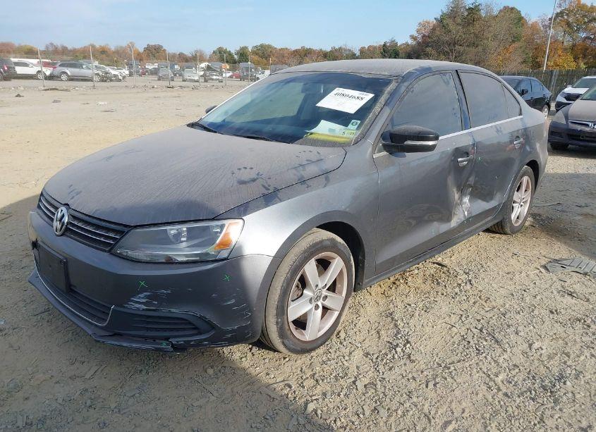 Photo 2 of 2013 Volkswagen Jetta 2.0L TDI (VIN 3VWLL7AJ8DM279914)