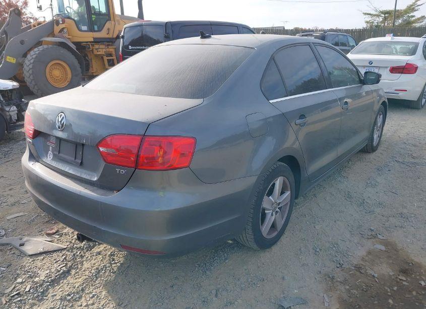 Photo 4 of 2013 Volkswagen Jetta 2.0L TDI (VIN 3VWLL7AJ8DM279914)
