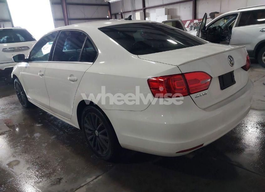 Photo 3 of 2013 Volkswagen Jetta 2.0L TDI (VIN 3VWLL7AJ8DM280979)