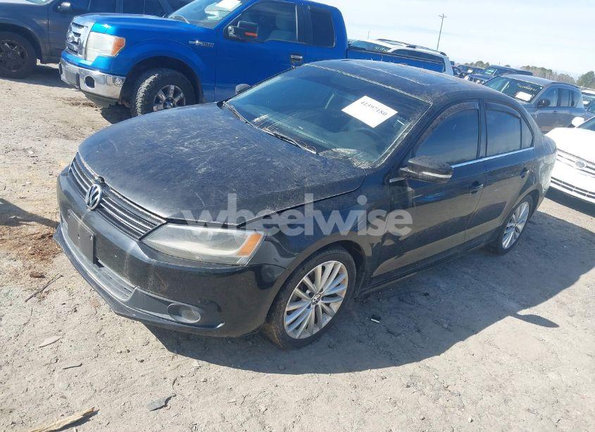 Photo 2 of 2013 Volkswagen Jetta 2.0L TDI (VIN 3VWLL7AJ8DM285616)