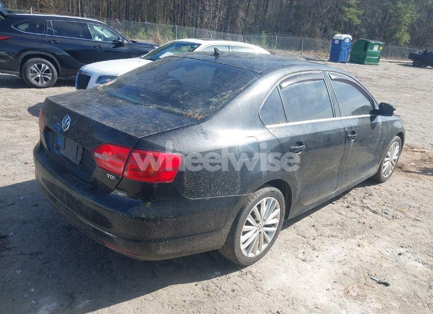 Photo 4 of 2013 Volkswagen Jetta 2.0L TDI (VIN 3VWLL7AJ8DM285616)