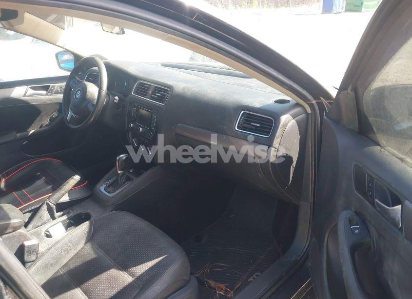 Photo 5 of 2013 Volkswagen Jetta 2.0L TDI (VIN 3VWLL7AJ8DM285616)