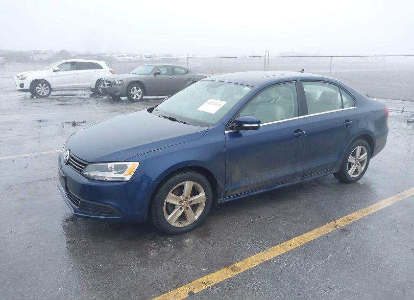 Photo 2 of 2013 Volkswagen Jetta 2.0L TDI (VIN 3VWLL7AJ8DM287706)