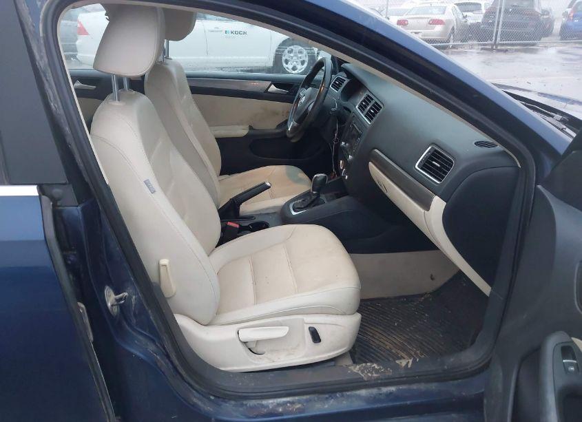 Photo 5 of 2013 Volkswagen Jetta 2.0L TDI (VIN 3VWLL7AJ8DM287706)