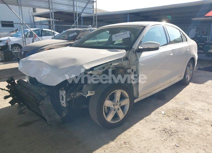 Photo 2 of 2013 Volkswagen Jetta 2.0L TDI (VIN 3VWLL7AJ8DM411442)