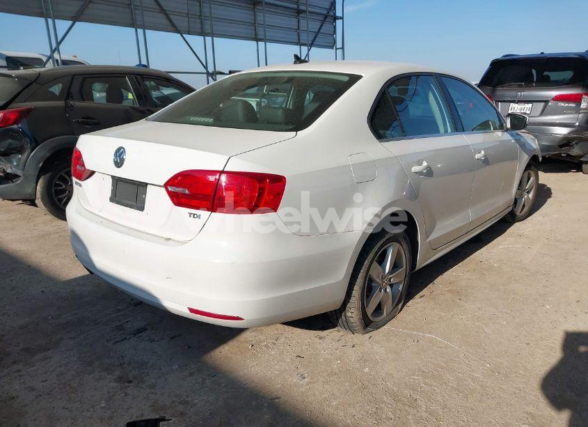Photo 4 of 2013 Volkswagen Jetta 2.0L TDI (VIN 3VWLL7AJ8DM411442)