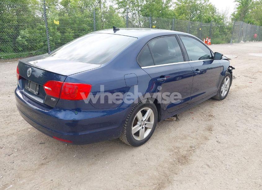 Photo 4 of 2014 Volkswagen Jetta 2.0L TDI (VIN 3VWLL7AJ8EM266890)