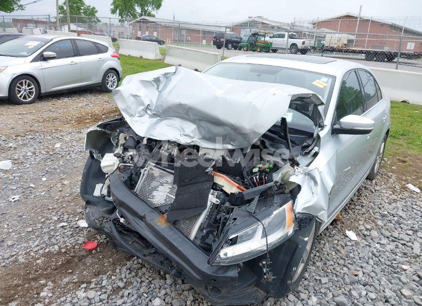 Photo 2 of 2014 Volkswagen Jetta 2.0L TDI (VIN 3VWLL7AJ8EM413886)