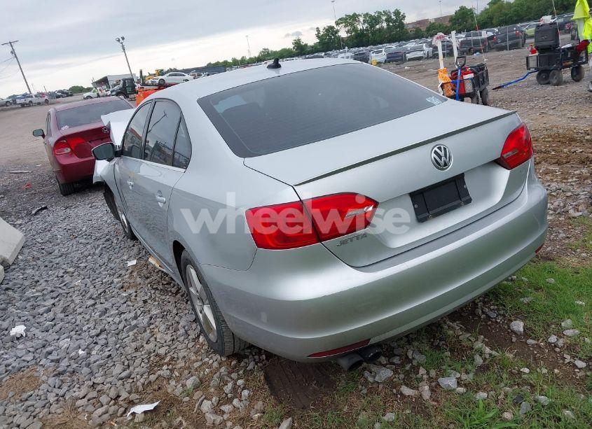 Photo 3 of 2014 Volkswagen Jetta 2.0L TDI (VIN 3VWLL7AJ8EM413886)