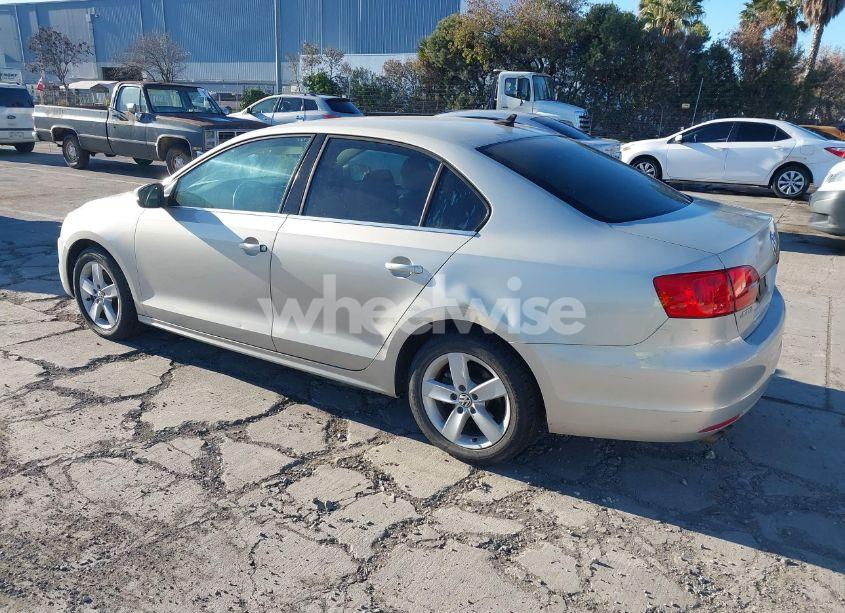 Photo 3 of 2012 Volkswagen Jetta 2.0L TDI (VIN 3VWLL7AJ9CM314572)