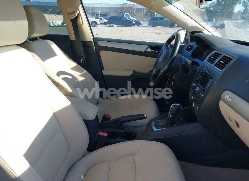 Photo 5 of 2012 Volkswagen Jetta 2.0L TDI (VIN 3VWLL7AJ9CM314572)