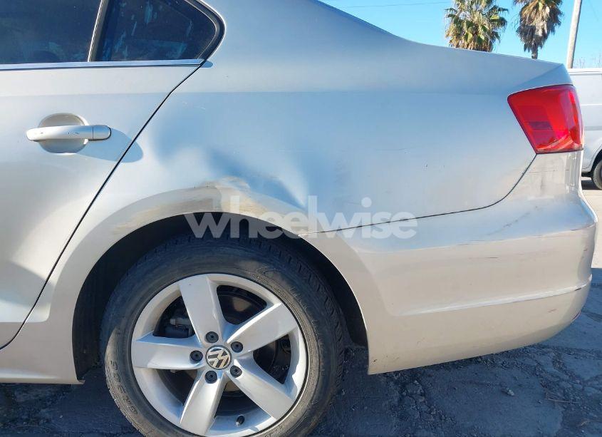 Photo 6 of 2012 Volkswagen Jetta 2.0L TDI (VIN 3VWLL7AJ9CM314572)