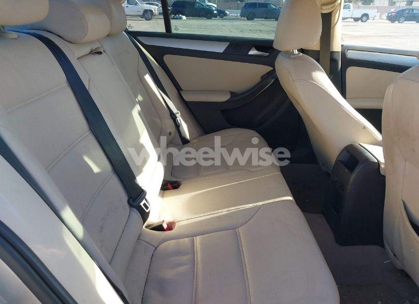 Photo 8 of 2012 Volkswagen Jetta 2.0L TDI (VIN 3VWLL7AJ9CM314572)