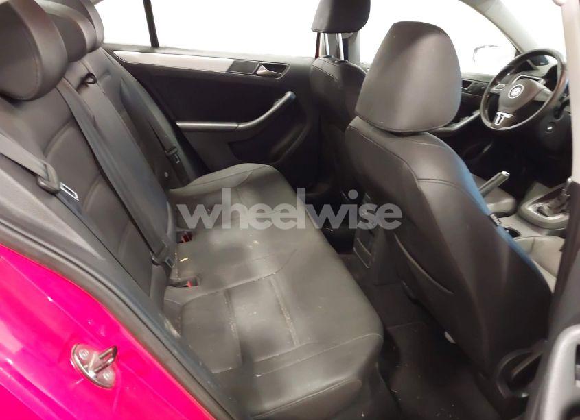 Photo 8 of 2012 Volkswagen Jetta 2.0L TDI (VIN 3VWLL7AJ9CM317343)