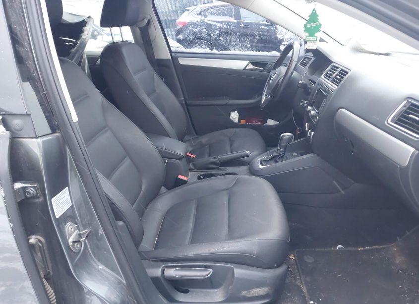 Photo 5 of 2012 Volkswagen Jetta 2.0L TDI (VIN 3VWLL7AJ9CM321117)