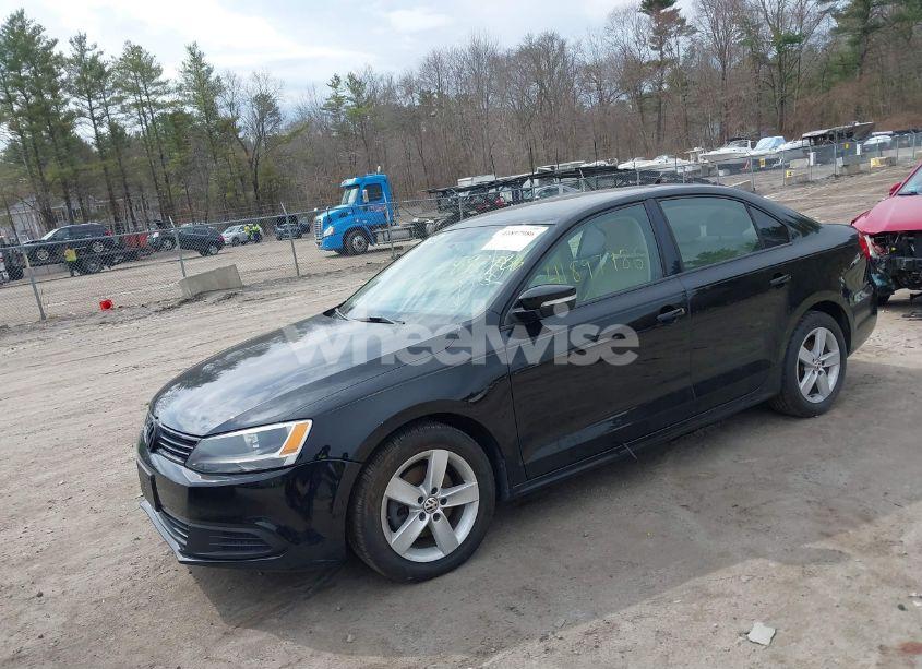 Photo 2 of 2012 Volkswagen Jetta 2.0L TDI (VIN 3VWLL7AJ9CM329962)