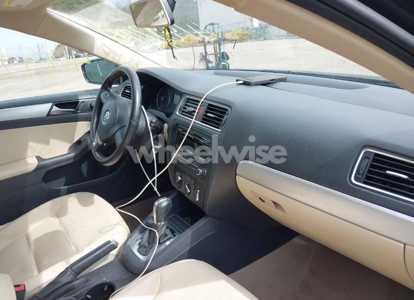 Photo 5 of 2012 Volkswagen Jetta 2.0L TDI (VIN 3VWLL7AJ9CM329962)