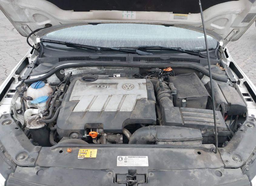 Photo 10 of 2012 Volkswagen Jetta 2.0L TDI (VIN 3VWLL7AJ9CM387019)