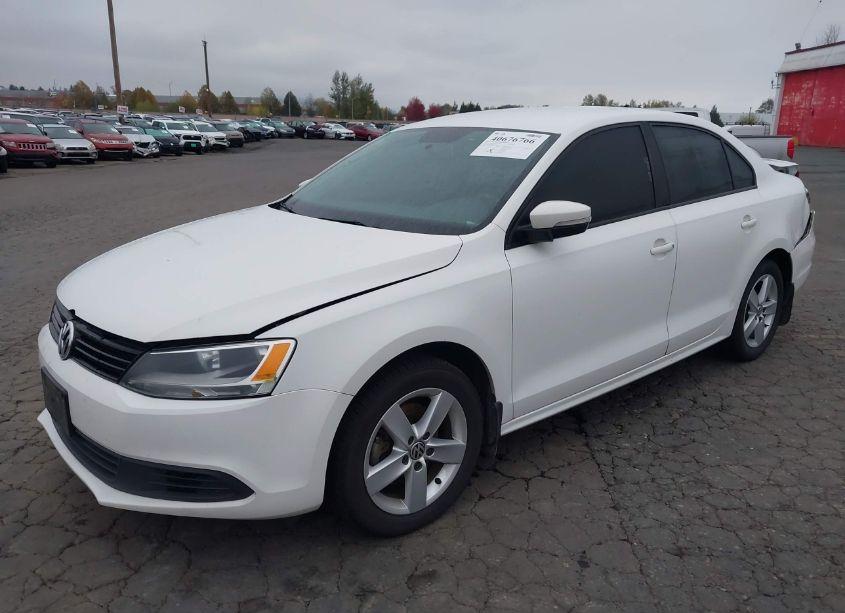 Photo 2 of 2012 Volkswagen Jetta 2.0L TDI (VIN 3VWLL7AJ9CM387019)