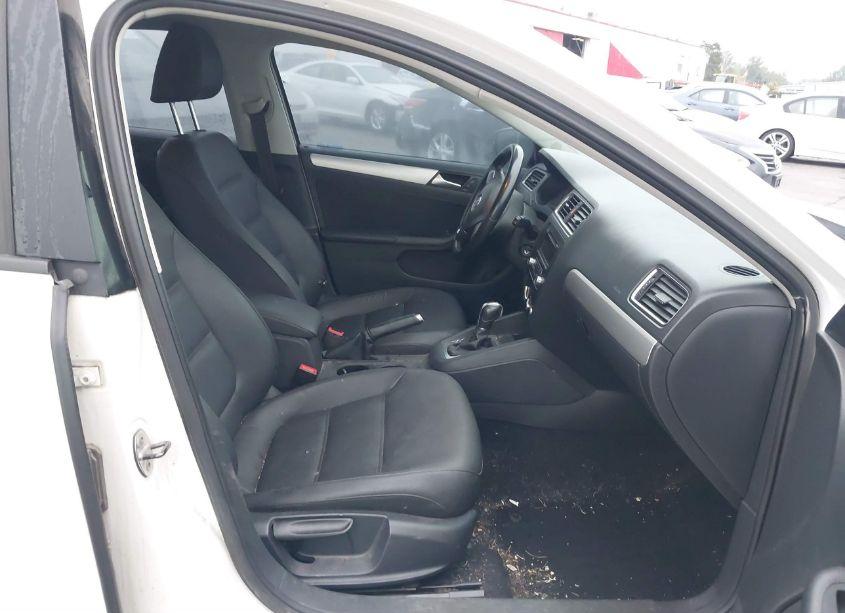 Photo 5 of 2012 Volkswagen Jetta 2.0L TDI (VIN 3VWLL7AJ9CM387019)