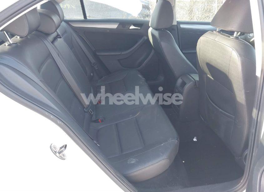 Photo 8 of 2013 Volkswagen Jetta 2.0L TDI (VIN 3VWLL7AJ9DM203621)