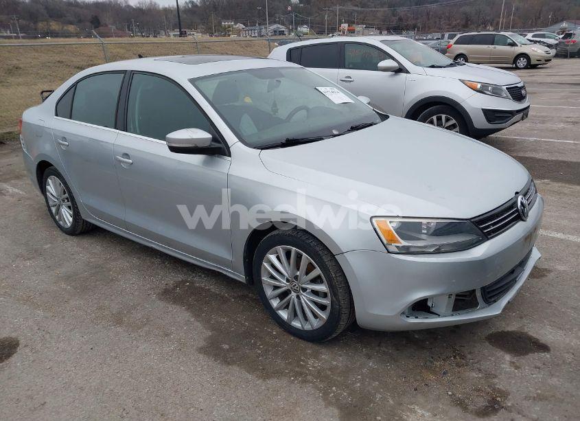 2013 Volkswagen Jetta 2.0L TDI (VIN 3VWLL7AJ9DM241673) main photo