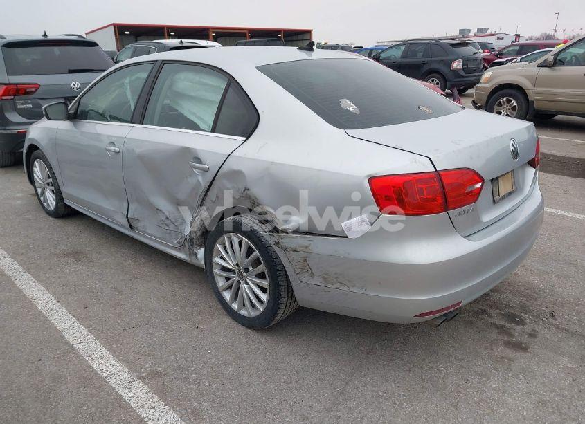 Photo 3 of 2013 Volkswagen Jetta 2.0L TDI (VIN 3VWLL7AJ9DM241673)