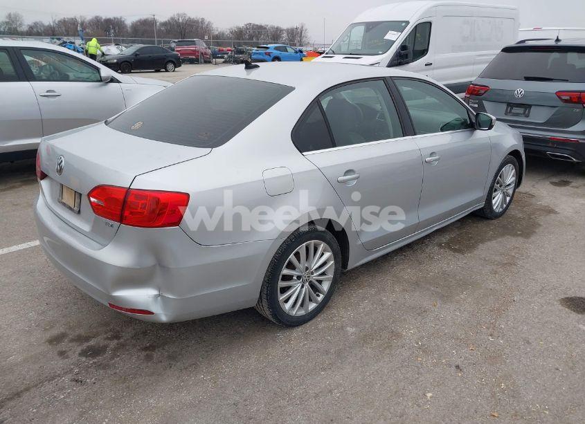 Photo 4 of 2013 Volkswagen Jetta 2.0L TDI (VIN 3VWLL7AJ9DM241673)