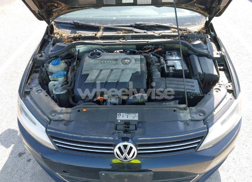 Photo 10 of 2013 Volkswagen Jetta 2.0L TDI (VIN 3VWLL7AJ9DM368679)
