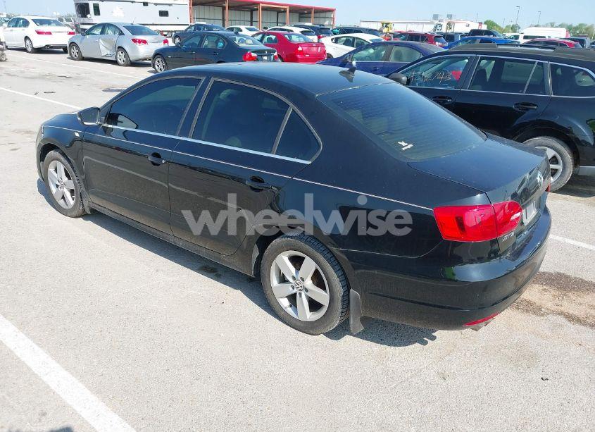 Photo 3 of 2013 Volkswagen Jetta 2.0L TDI (VIN 3VWLL7AJ9DM368679)