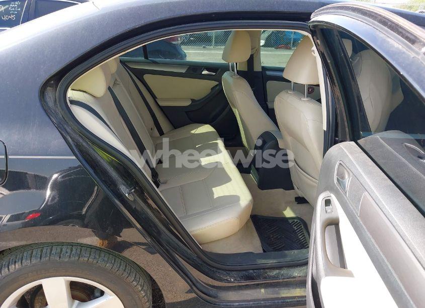 Photo 8 of 2013 Volkswagen Jetta 2.0L TDI (VIN 3VWLL7AJ9DM368679)