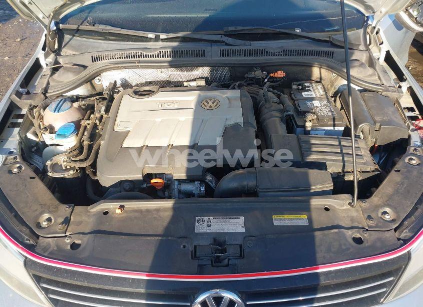 Photo 10 of 2013 Volkswagen Jetta 2.0L TDI (VIN 3VWLL7AJ9DM415676)