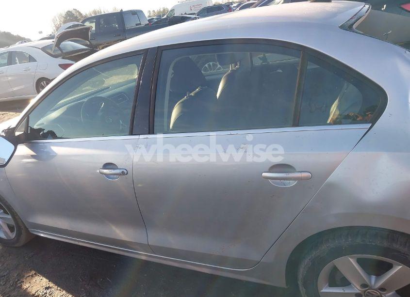 Photo 14 of 2013 Volkswagen Jetta 2.0L TDI (VIN 3VWLL7AJ9DM415676)