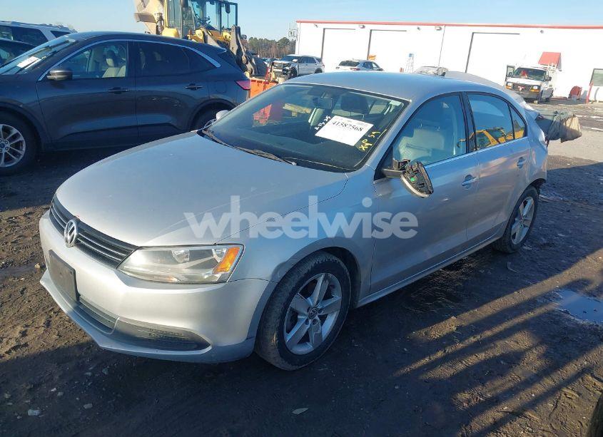 Photo 2 of 2013 Volkswagen Jetta 2.0L TDI (VIN 3VWLL7AJ9DM415676)