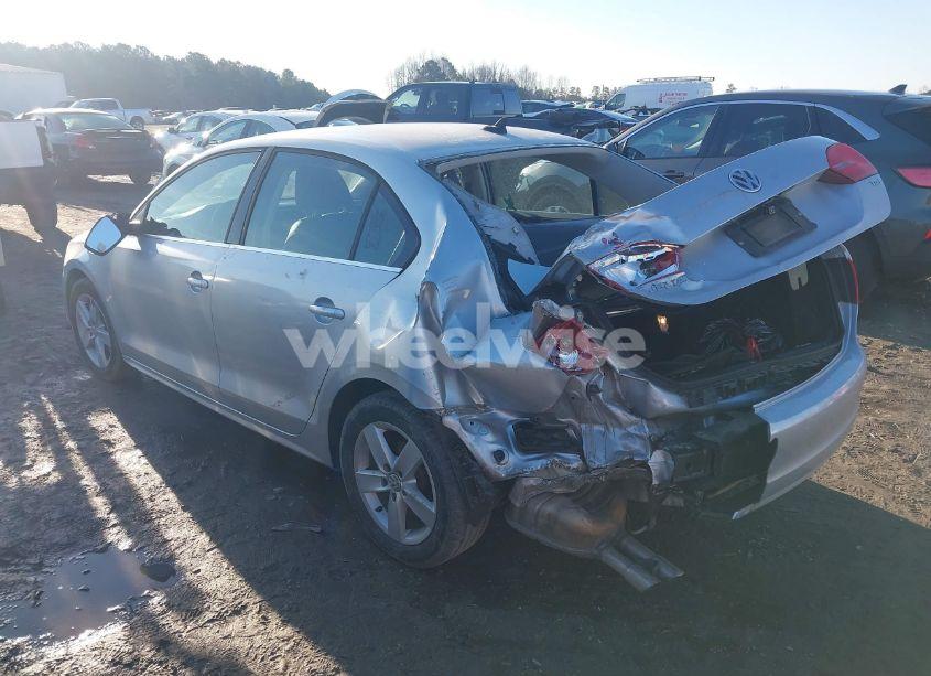 Photo 3 of 2013 Volkswagen Jetta 2.0L TDI (VIN 3VWLL7AJ9DM415676)