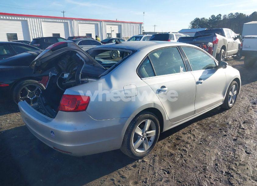 Photo 4 of 2013 Volkswagen Jetta 2.0L TDI (VIN 3VWLL7AJ9DM415676)