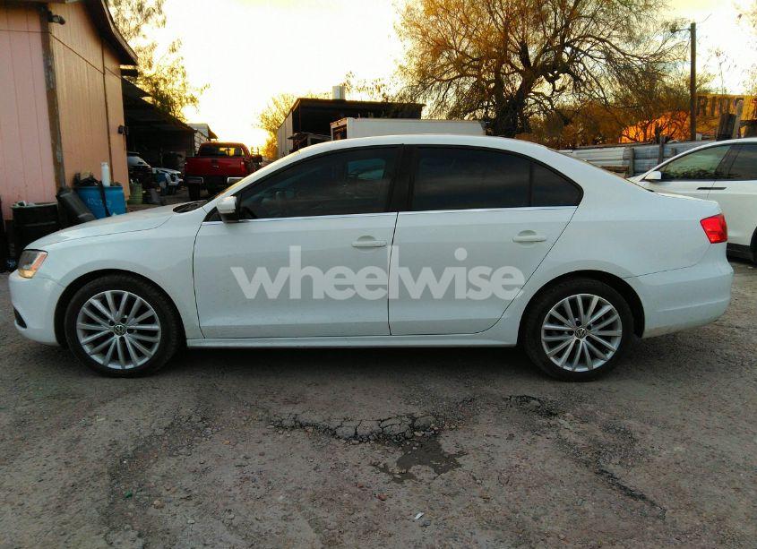 Photo 13 of 2014 Volkswagen Jetta 2.0L TDI (VIN 3VWLL7AJ9EM337000)