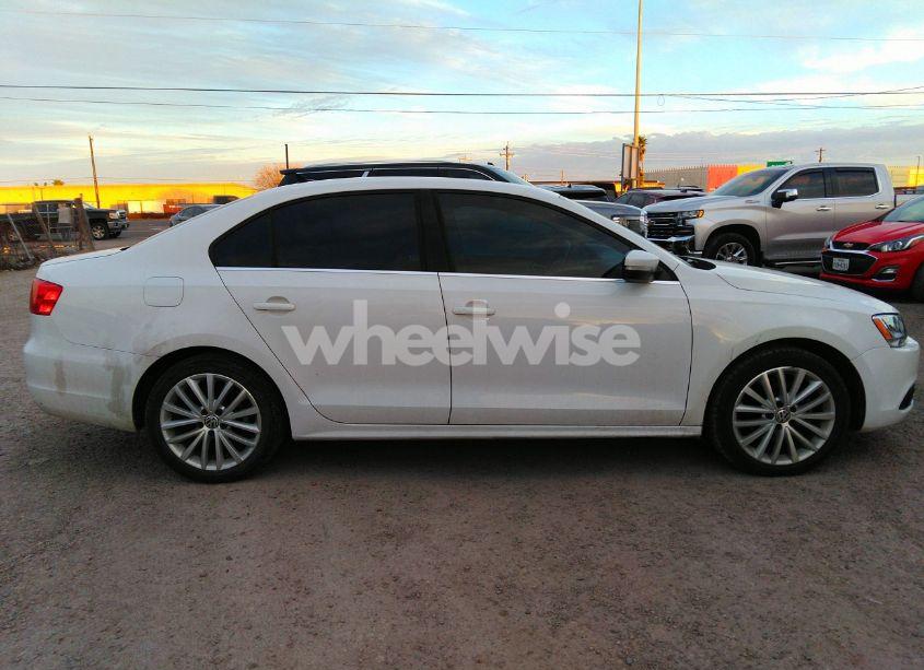 Photo 14 of 2014 Volkswagen Jetta 2.0L TDI (VIN 3VWLL7AJ9EM337000)